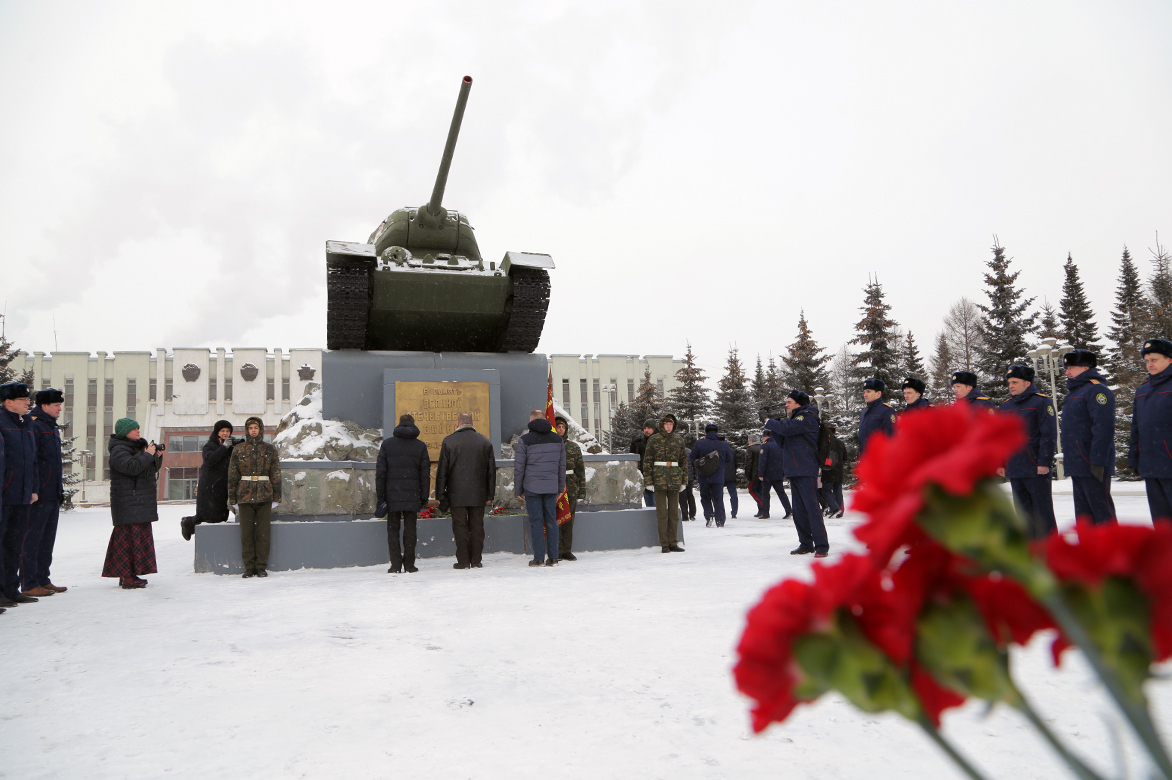 УВЗ Нижний Тагил. Ветераны Уралвагонзавода. Уралвагонзавод монумент. Уралвагонзавод Курган.